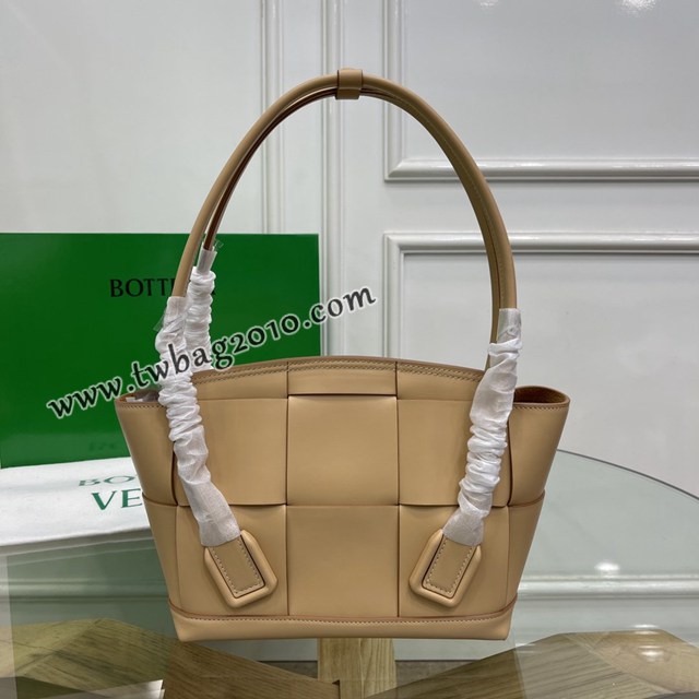 Bottega veneta高端女包 KF009 寶緹嘉爆款THE 杏仁色 ARCO編織款平紋牛皮手提包  BV經典款蝙蝠包  gxz1125